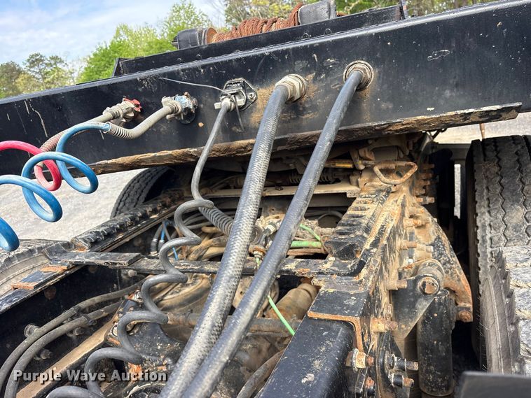 image for item ES8889 2012 Freightliner Cascadia 125 semi truck