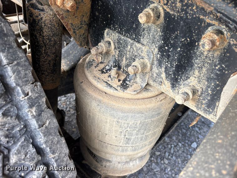 image for item ES8889 2012 Freightliner Cascadia 125 semi truck