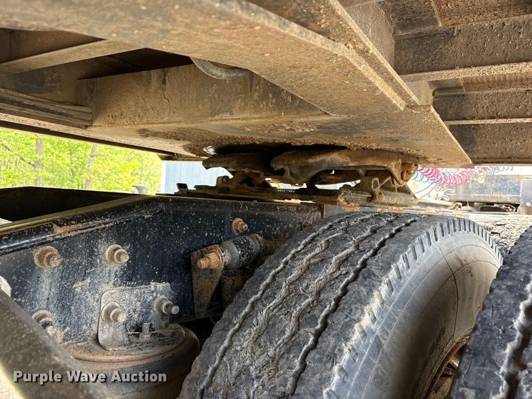 image for item ES8889 2012 Freightliner Cascadia 125 semi truck