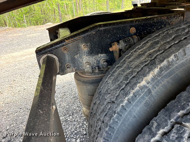 image for item ES8889 2012 Freightliner Cascadia 125 semi truck