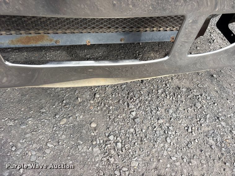 image for item ES8889 2012 Freightliner Cascadia 125 semi truck