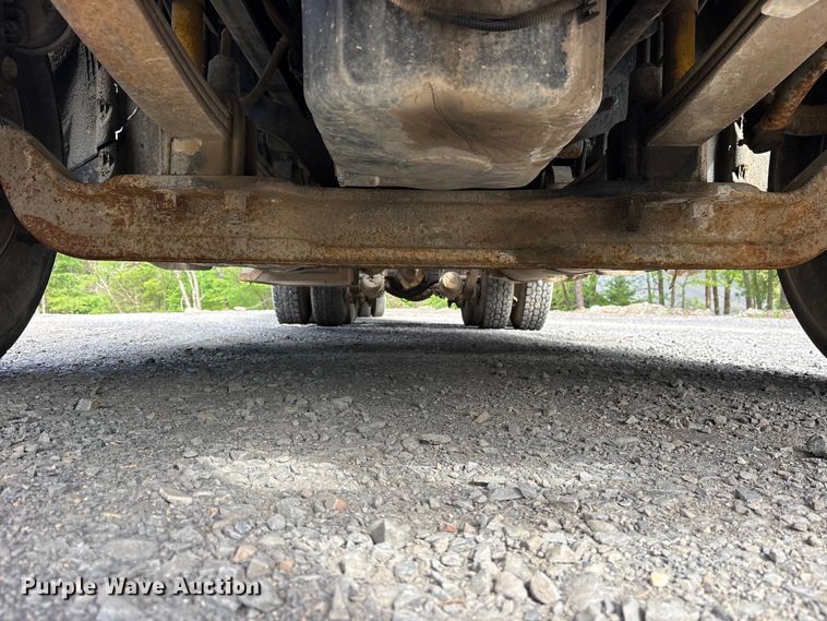 image for item ES8889 2012 Freightliner Cascadia 125 semi truck