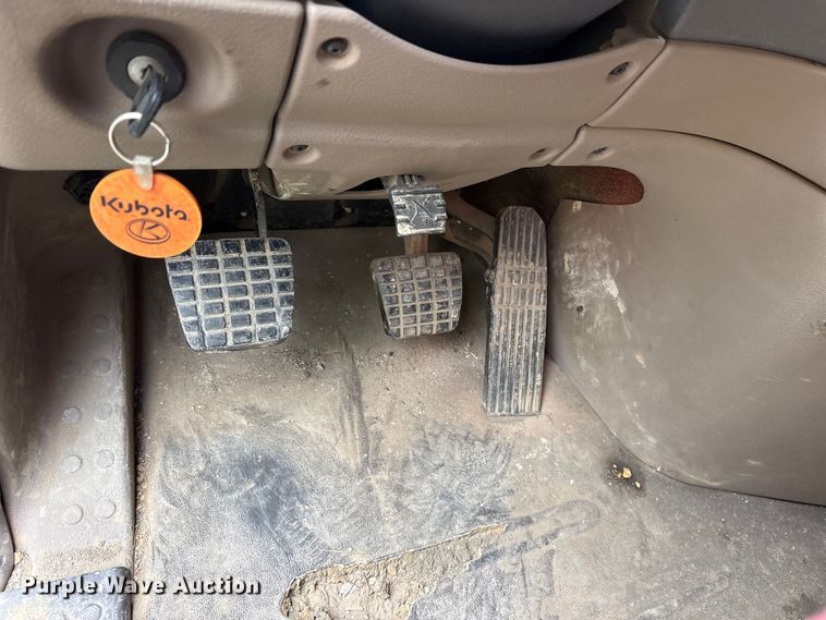 image for item ES8889 2012 Freightliner Cascadia 125 semi truck