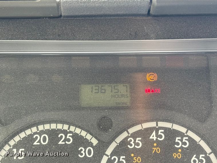 image for item ES8889 2012 Freightliner Cascadia 125 semi truck