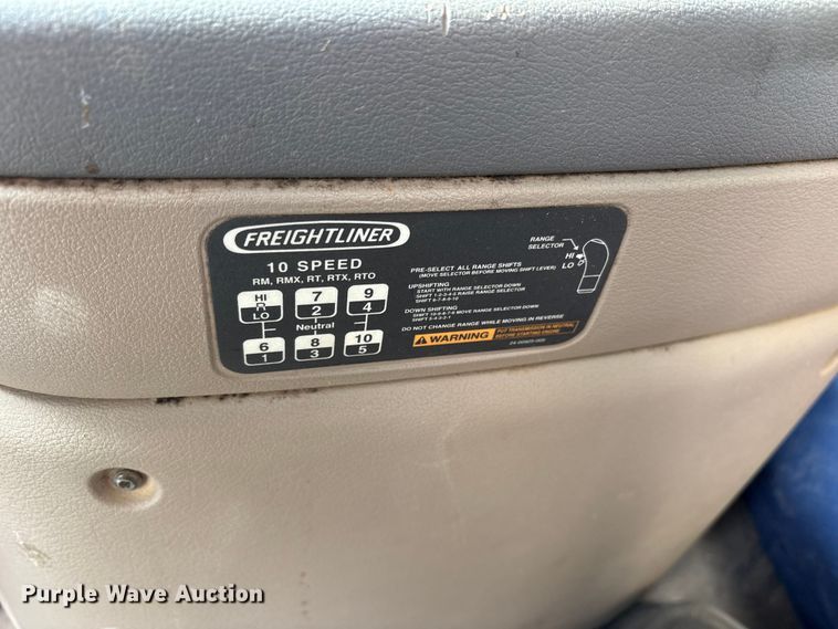 image for item ES8889 2012 Freightliner Cascadia 125 semi truck