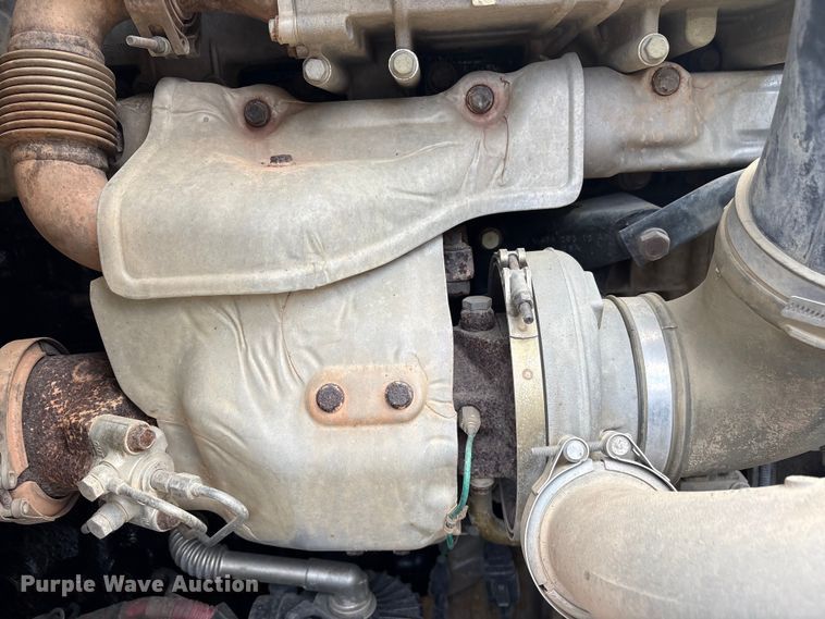 image for item ES8889 2012 Freightliner Cascadia 125 semi truck