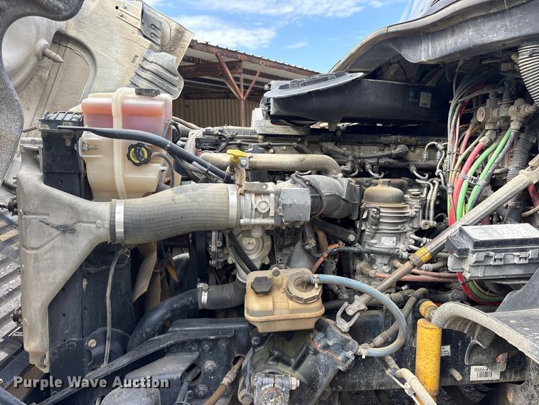 image for item ES8889 2012 Freightliner Cascadia 125 semi truck