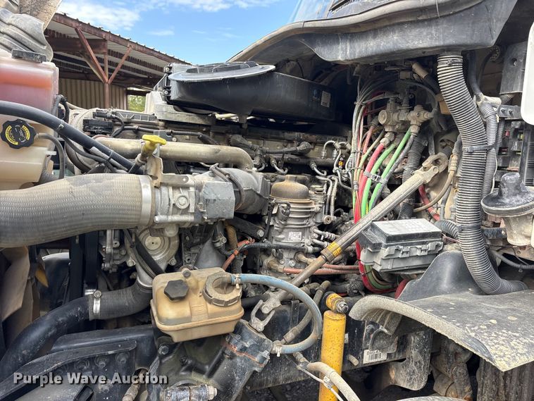 image for item ES8889 2012 Freightliner Cascadia 125 semi truck