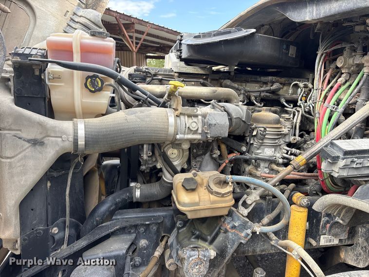 image for item ES8889 2012 Freightliner Cascadia 125 semi truck