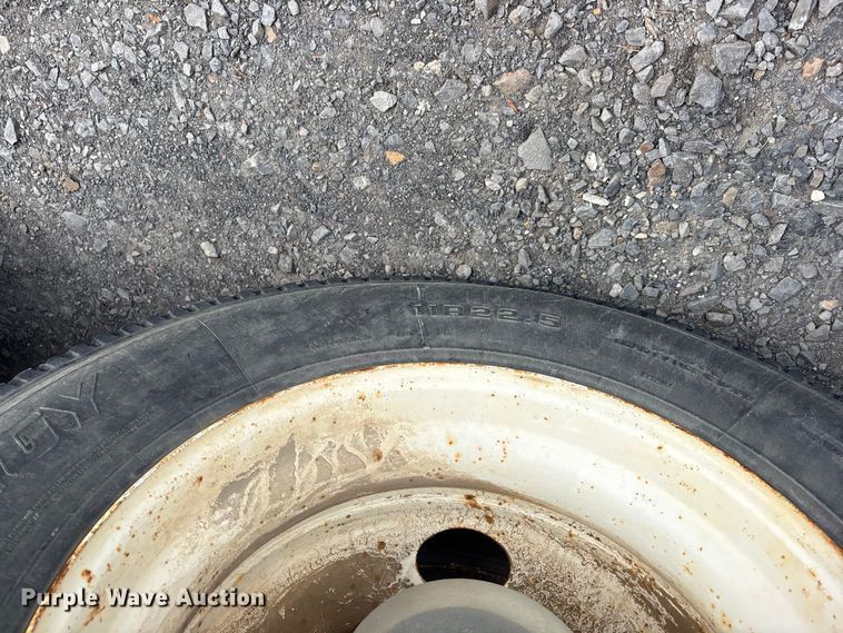 image for item ES8889 2012 Freightliner Cascadia 125 semi truck