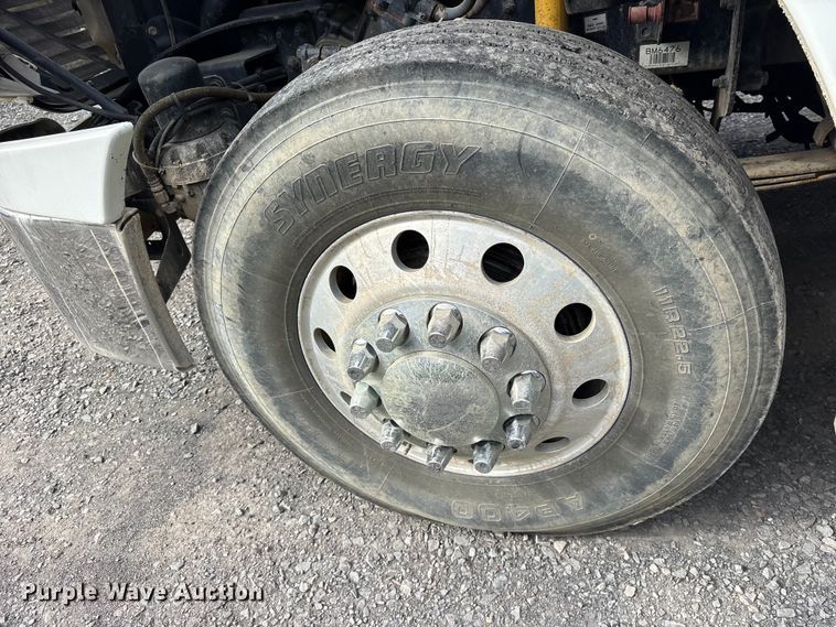 image for item ES8889 2012 Freightliner Cascadia 125 semi truck