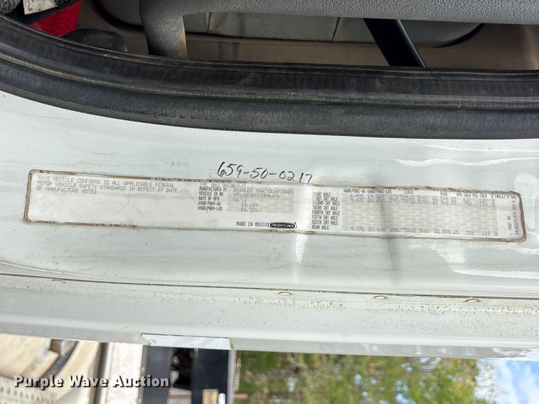 image for item ES8889 2012 Freightliner Cascadia 125 semi truck