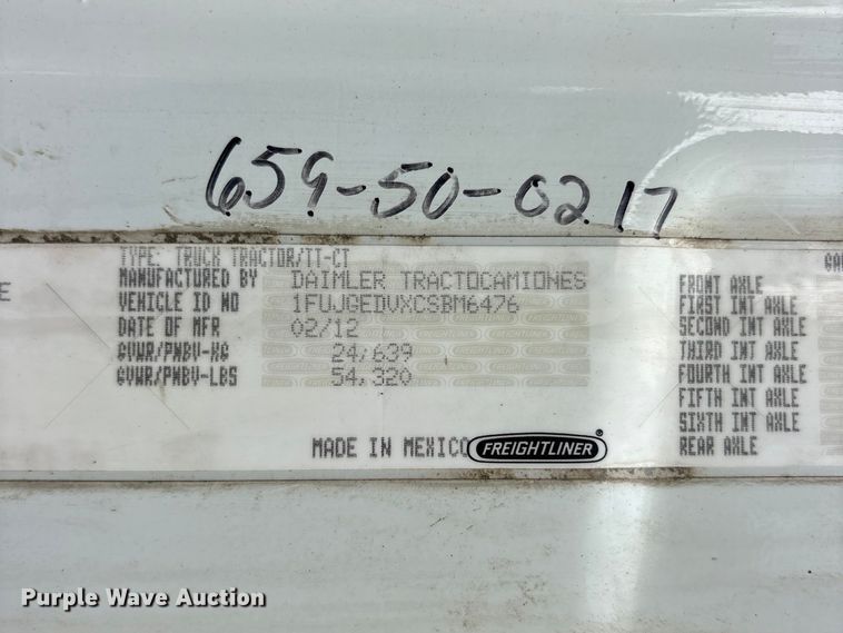 image for item ES8889 2012 Freightliner Cascadia 125 semi truck