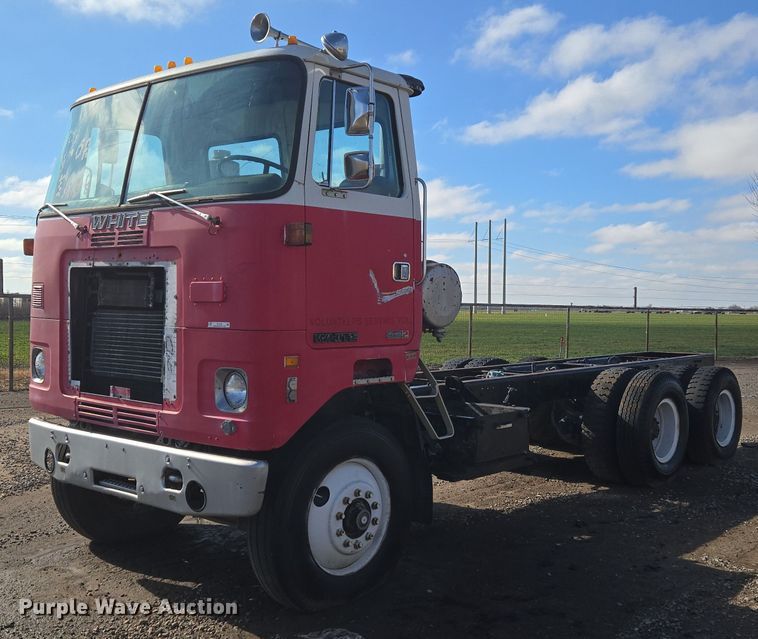 image for item ET1157 1978 White Motor Corporation Road Commander 2 truck cab and chassis