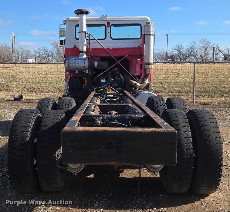 image for item ET1157 1978 White Motor Corporation Road Commander 2 truck cab and chassis