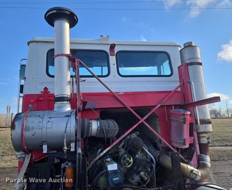 image for item ET1157 1978 White Motor Corporation Road Commander 2 truck cab and chassis