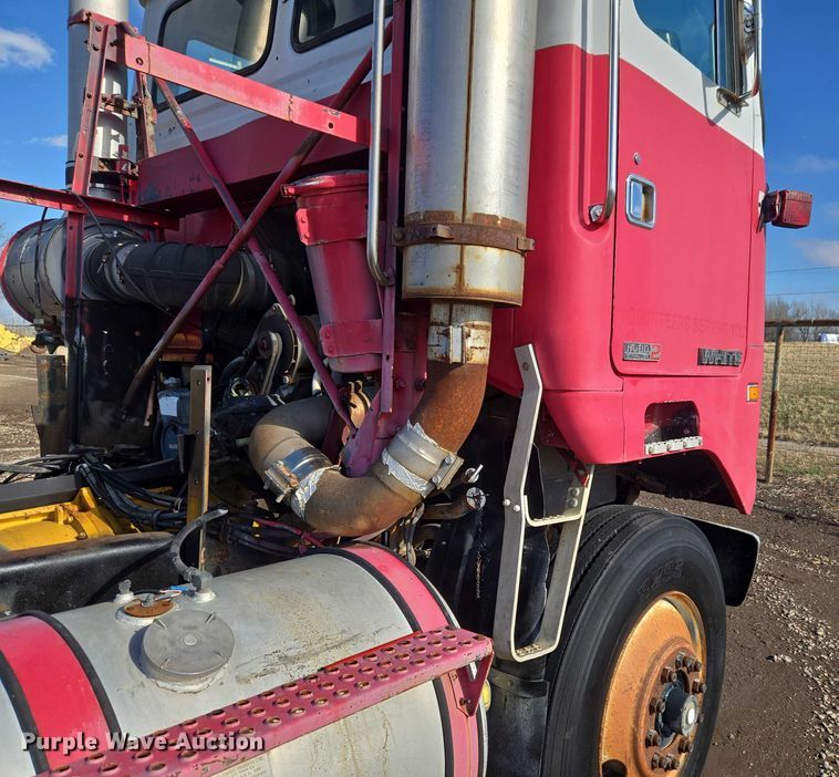 image for item ET1157 1978 White Motor Corporation Road Commander 2 truck cab and chassis