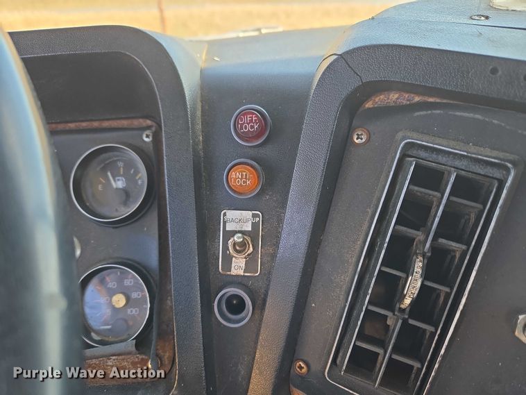 image for item ET1157 1978 White Motor Corporation Road Commander 2 truck cab and chassis