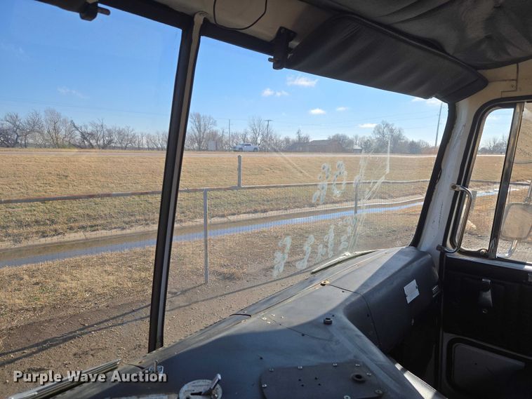 image for item ET1157 1978 White Motor Corporation Road Commander 2 truck cab and chassis