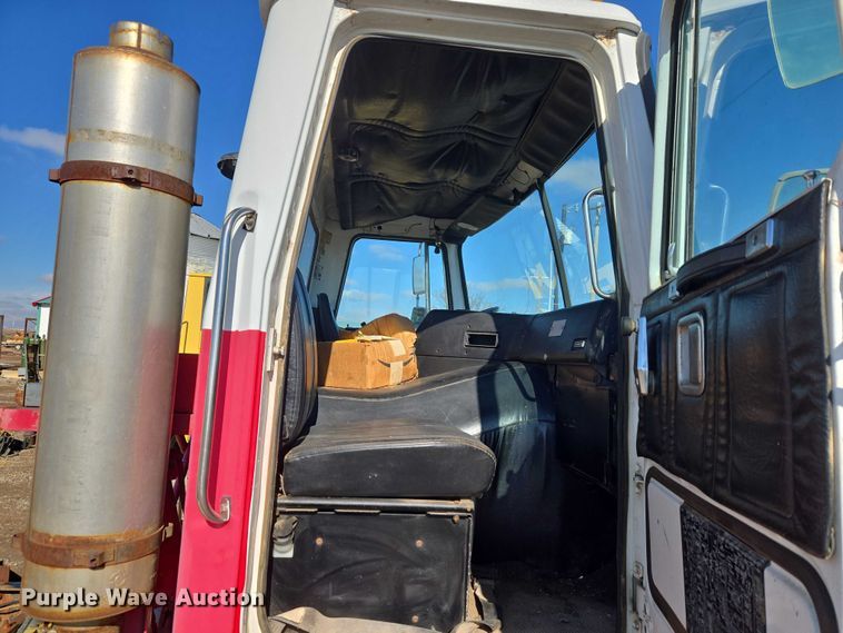 image for item ET1157 1978 White Motor Corporation Road Commander 2 truck cab and chassis