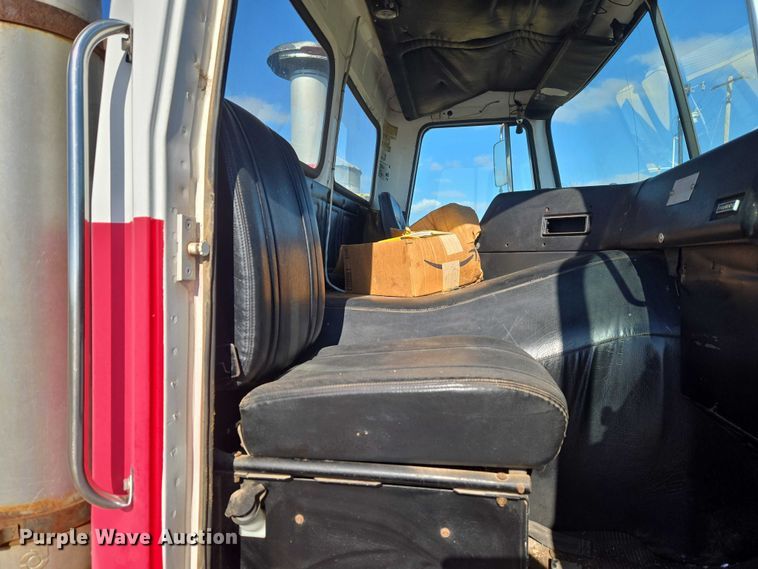 image for item ET1157 1978 White Motor Corporation Road Commander 2 truck cab and chassis