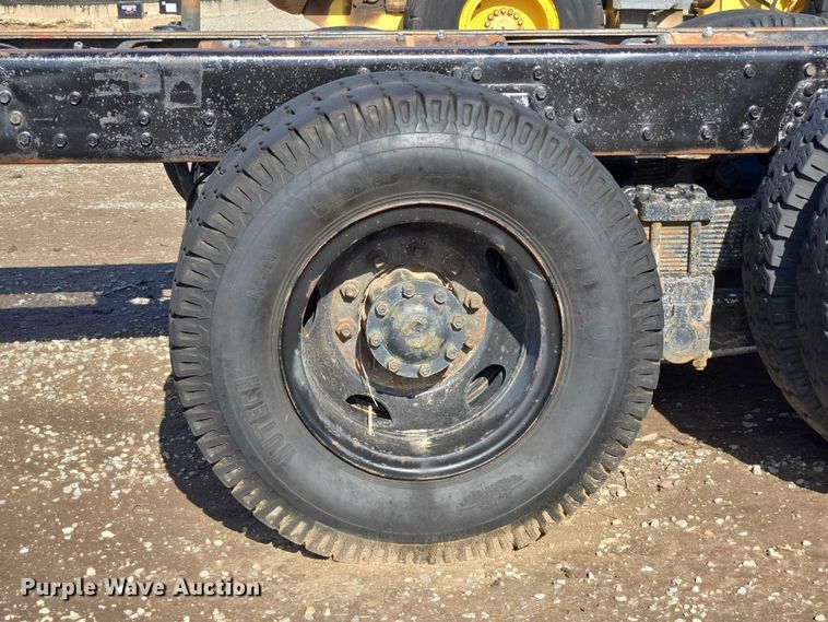 image for item ET1157 1978 White Motor Corporation Road Commander 2 truck cab and chassis
