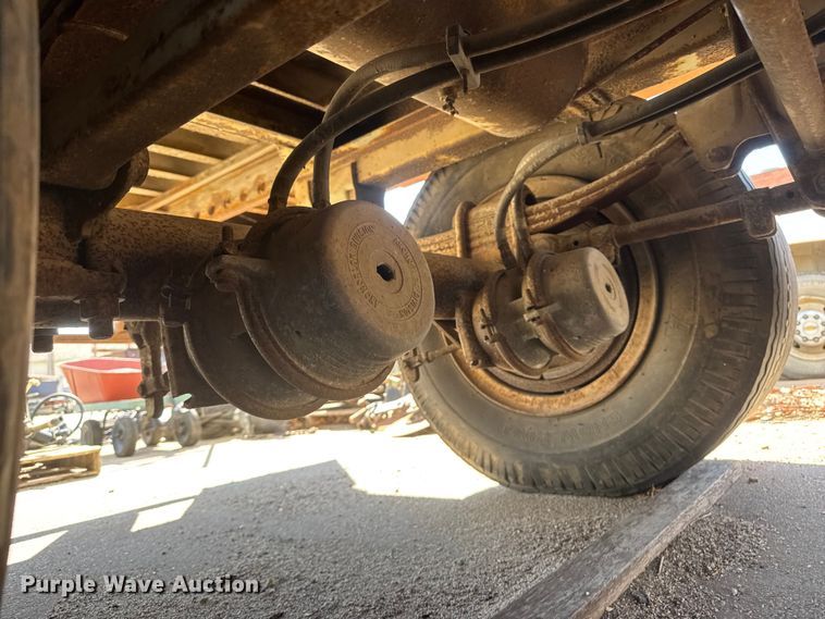 image for item ET1897 1980 Budd YF25400A62 dry van trailer