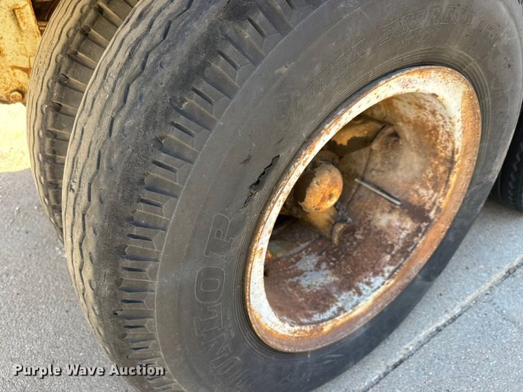 image for item ET1897 1980 Budd YF25400A62 dry van trailer