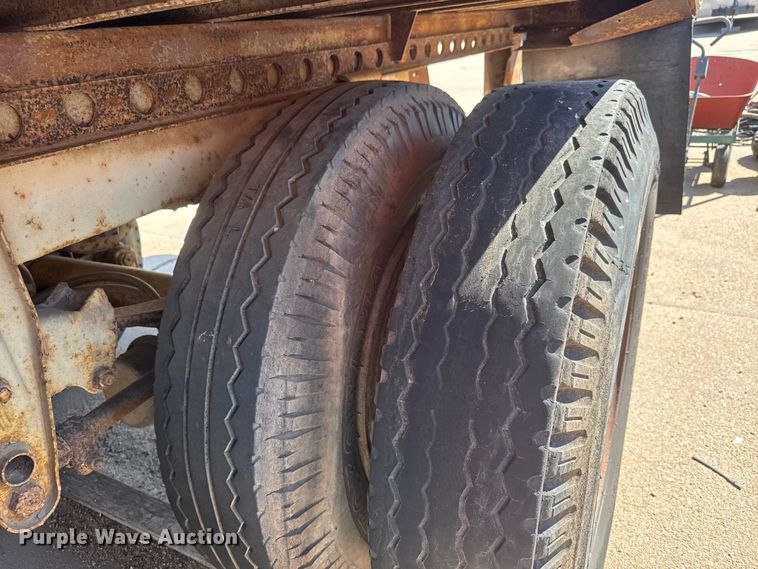 image for item ET1897 1980 Budd YF25400A62 dry van trailer