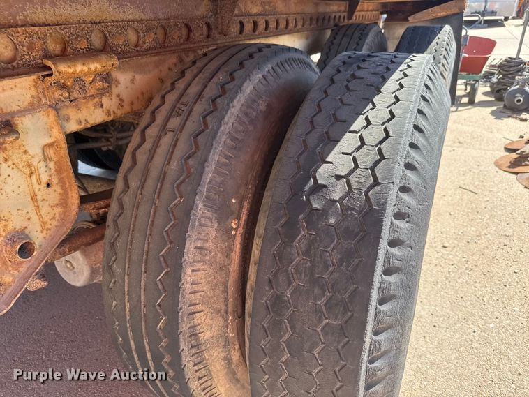 image for item ET1897 1980 Budd YF25400A62 dry van trailer