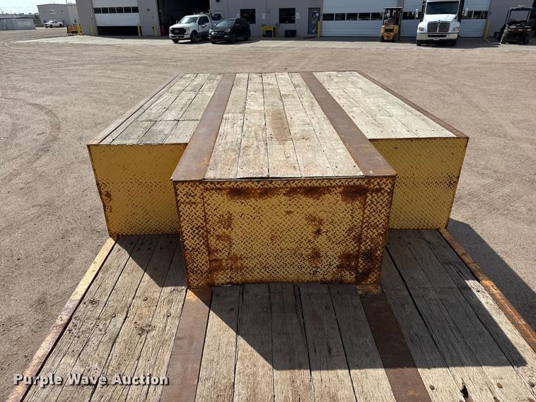 image for item ET1970 2002 Neville Built drop deck equipment trailer