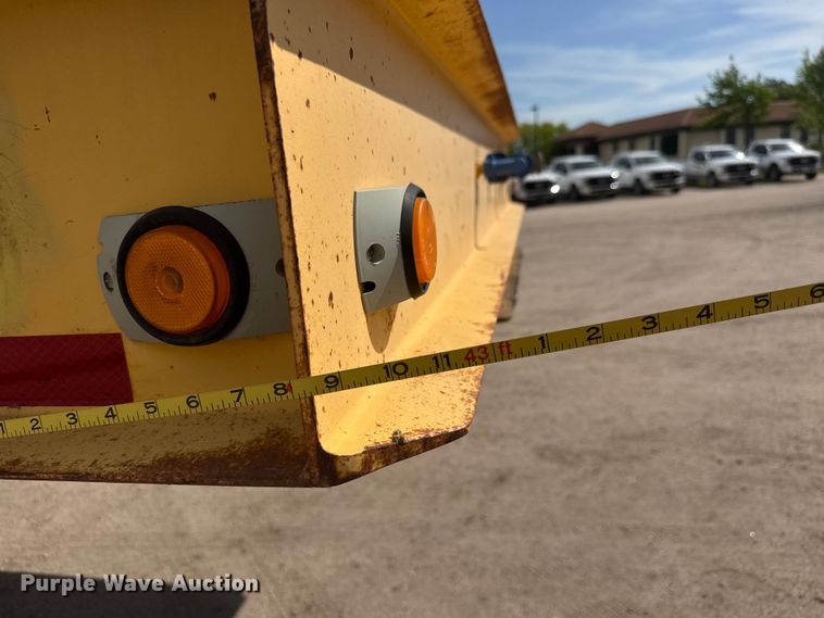 image for item ET1970 2002 Neville Built drop deck equipment trailer