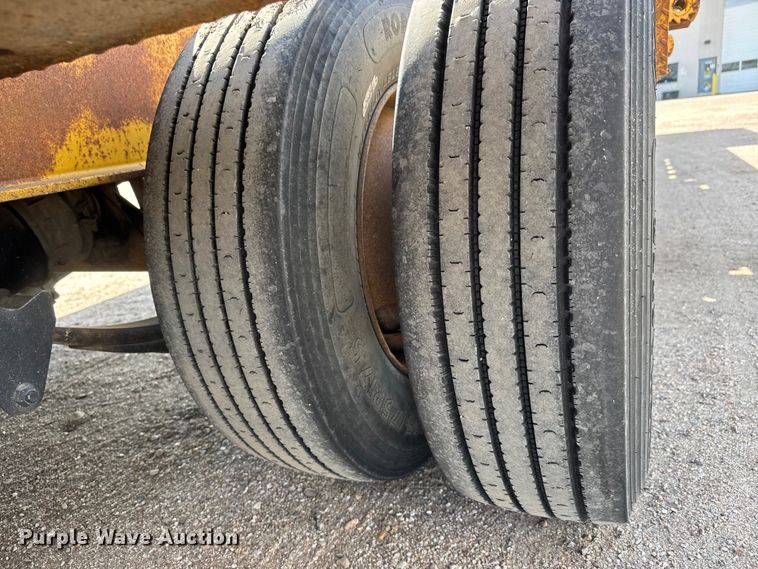 image for item ET1970 2002 Neville Built drop deck equipment trailer