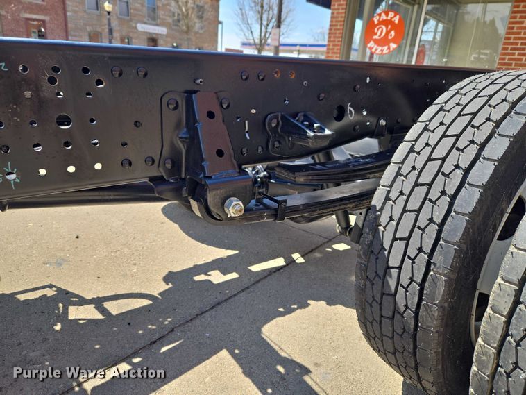 image for item ET5016 2025 Isuzu NRR truck cab and chassis