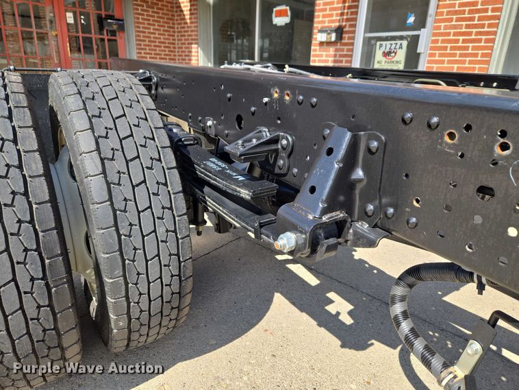 image for item ET5016 2025 Isuzu NRR truck cab and chassis