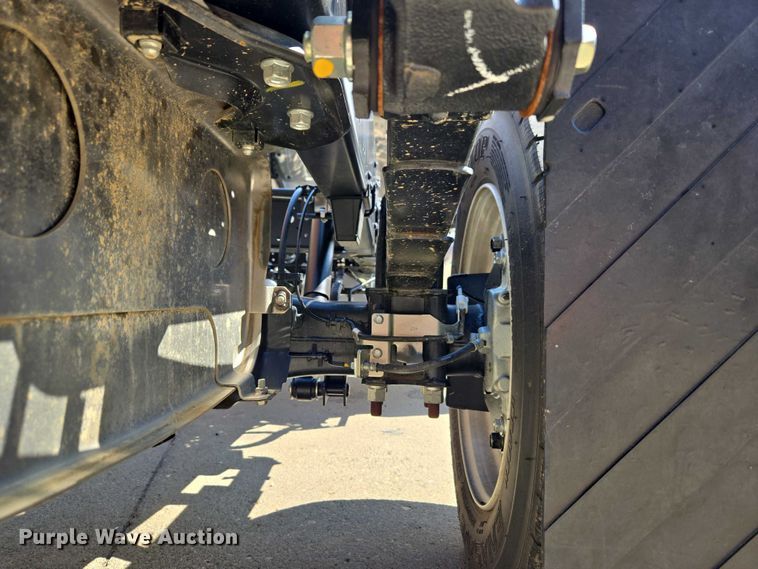 image for item ET5016 2025 Isuzu NRR truck cab and chassis