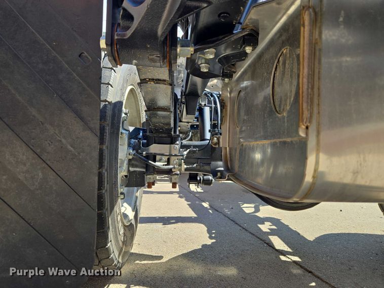 image for item ET5016 2025 Isuzu NRR truck cab and chassis