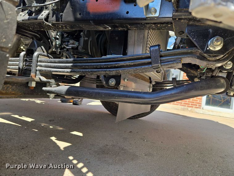 image for item ET5016 2025 Isuzu NRR truck cab and chassis