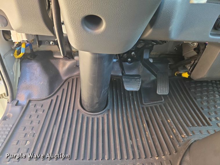 image for item ET5016 2025 Isuzu NRR truck cab and chassis