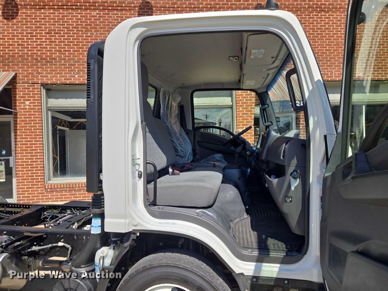 image for item ET5016 2025 Isuzu NRR truck cab and chassis