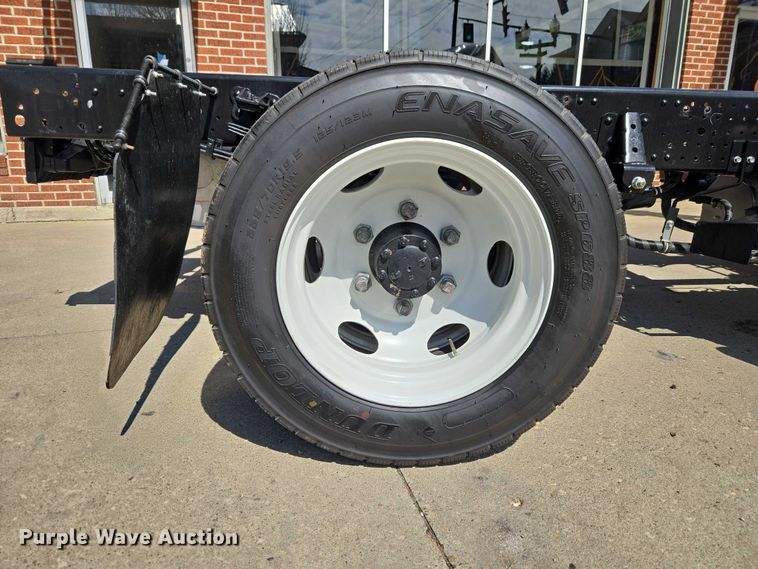 image for item ET5016 2025 Isuzu NRR truck cab and chassis