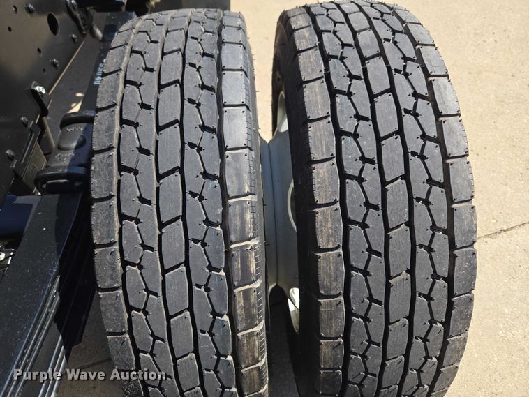 image for item ET5016 2025 Isuzu NRR truck cab and chassis