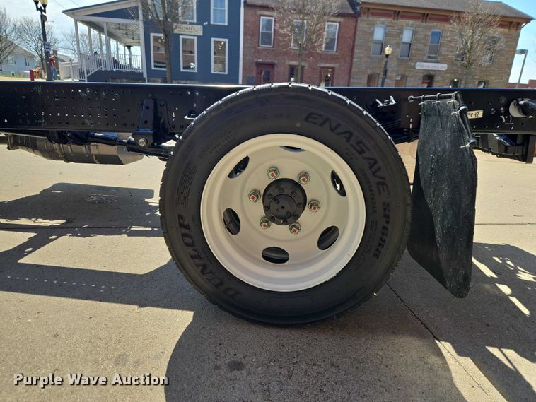 image for item ET5016 2025 Isuzu NRR truck cab and chassis