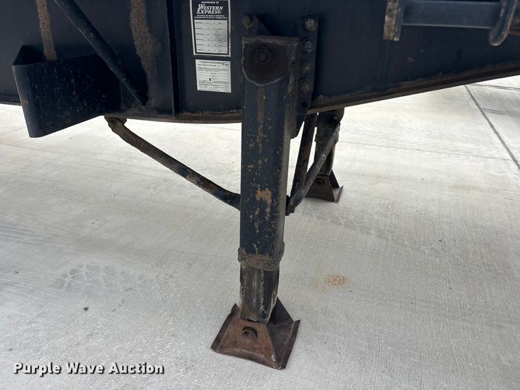 image for item EU0479 2006 Transcraft Eagle IIN W2 flatbed trailer