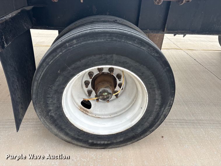 image for item EU0479 2006 Transcraft Eagle IIN W2 flatbed trailer