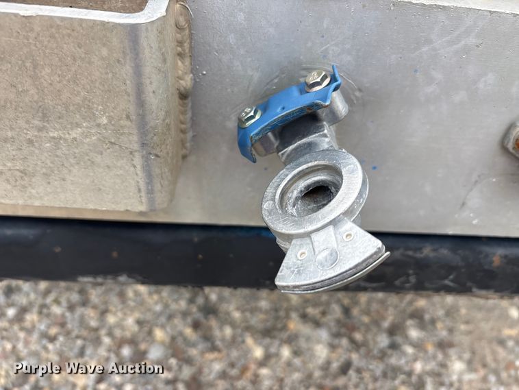 image for item EU0483 2006 Transcraft Eagle IIN W2 flatbed trailer