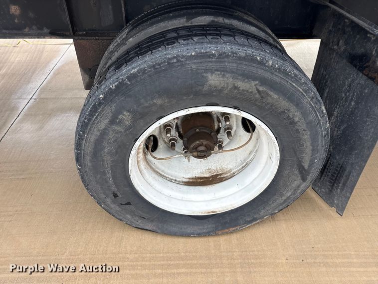 image for item EU0487 2008 Transcraft flatbed trailer