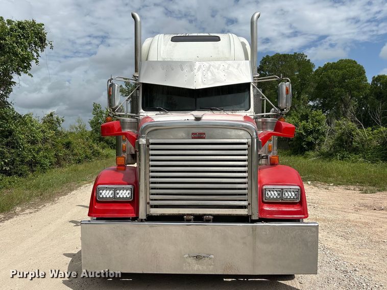 image for item EU0522 2005 Freightliner FLD132 semi truck