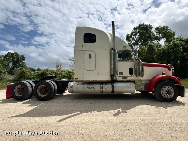 image for item EU0522 2005 Freightliner FLD132 semi truck