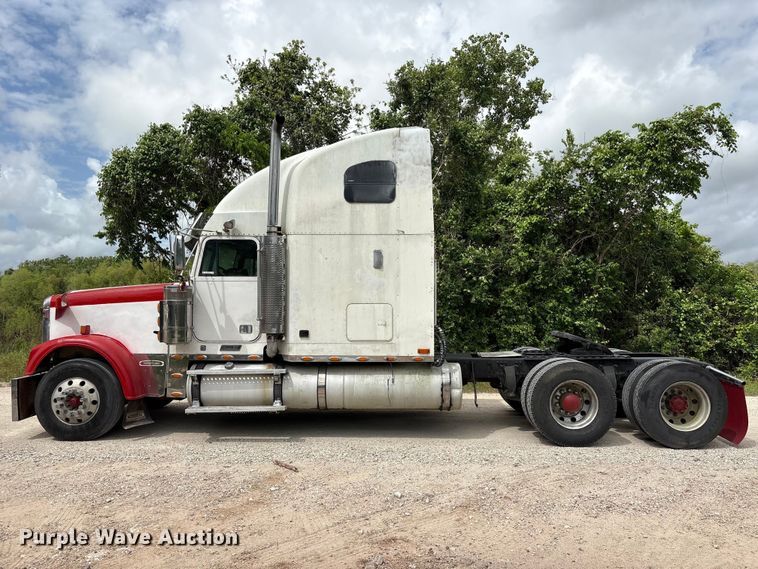 image for item EU0522 2005 Freightliner FLD132 semi truck